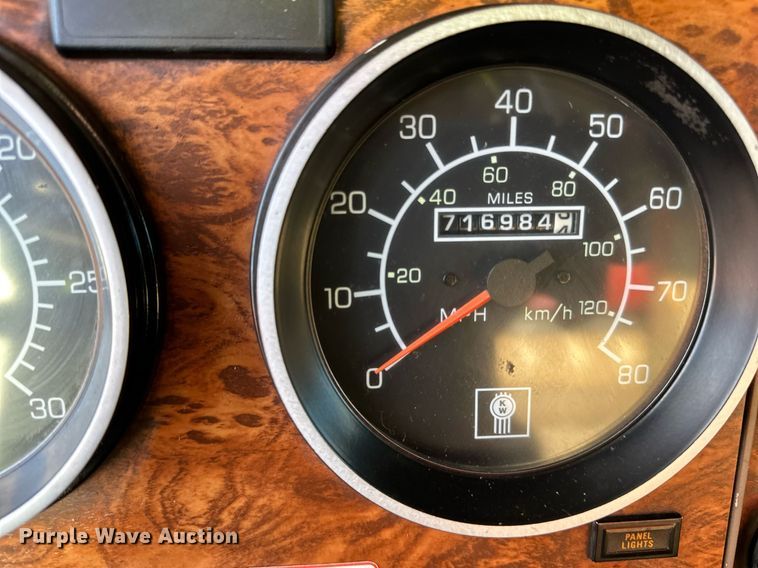 image for item DO3175 2002 Kenworth  T800 dump truck