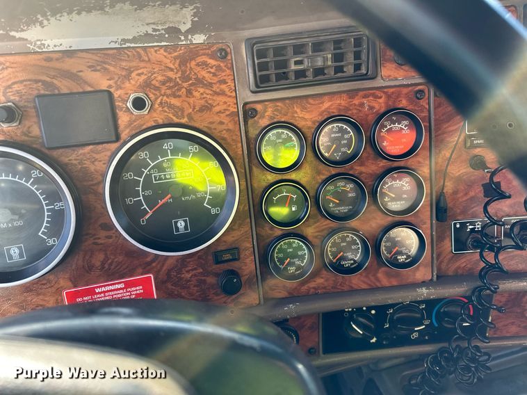 image for item DO3175 2002 Kenworth  T800 dump truck