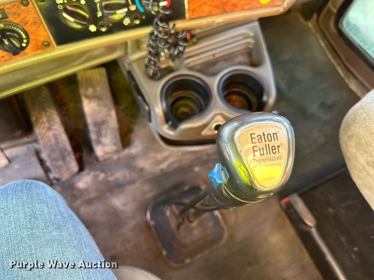 image for item DO3175 2002 Kenworth  T800 dump truck