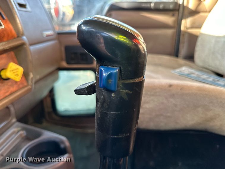 image for item DO3175 2002 Kenworth  T800 dump truck