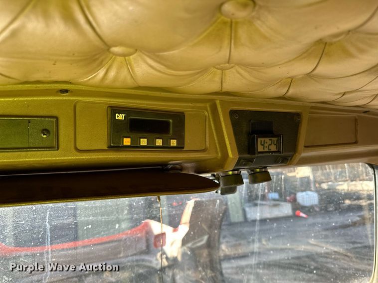 image for item DO3175 2002 Kenworth  T800 dump truck