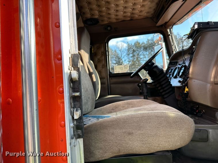 image for item DO3175 2002 Kenworth  T800 dump truck