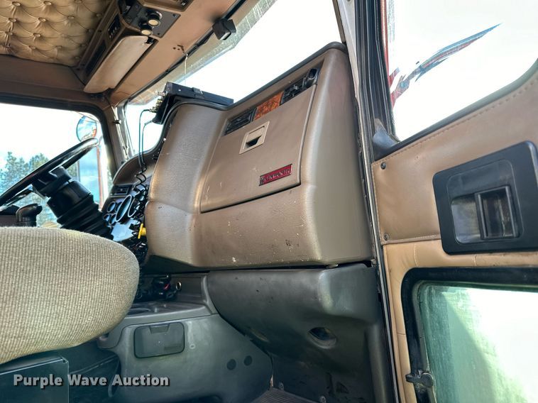 image for item DO3175 2002 Kenworth  T800 dump truck