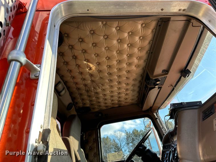 image for item DO3175 2002 Kenworth  T800 dump truck