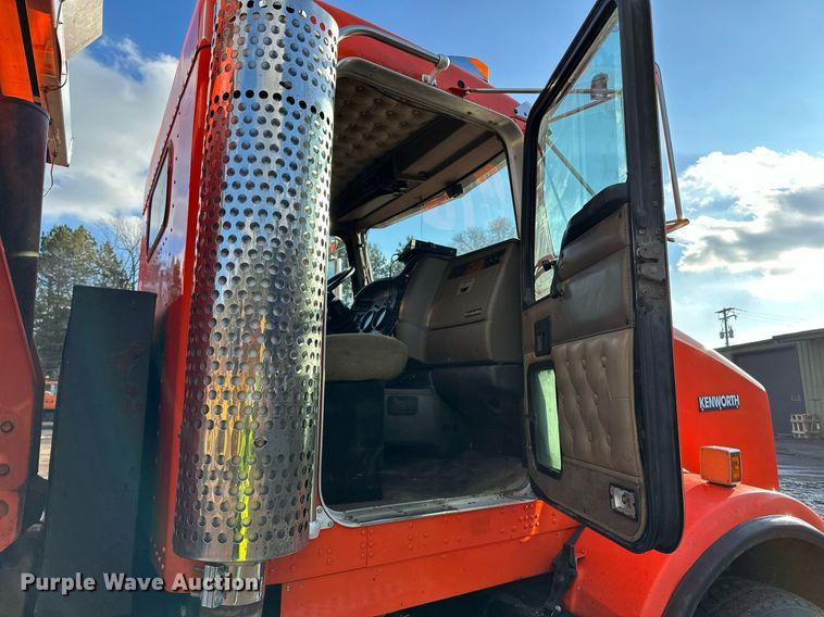 image for item DO3175 2002 Kenworth  T800 dump truck