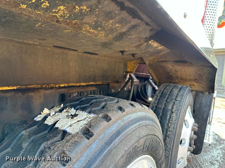 image for item DO3175 2002 Kenworth  T800 dump truck