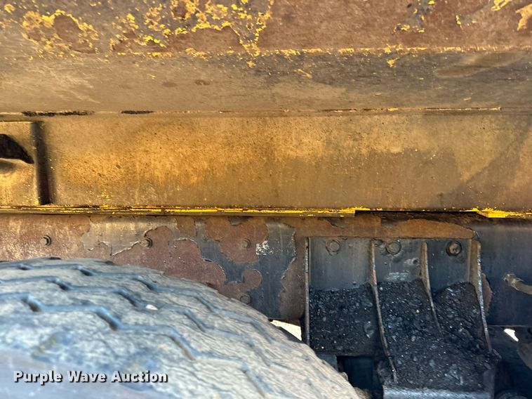 image for item DO3175 2002 Kenworth  T800 dump truck