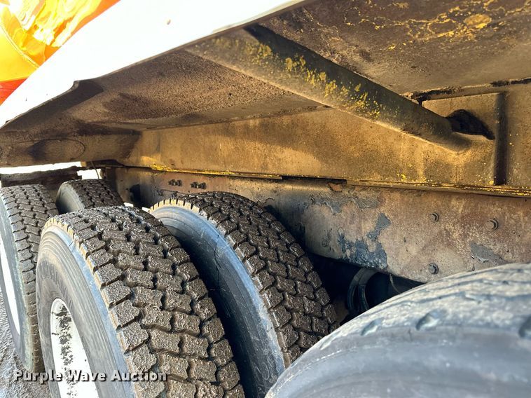 image for item DO3175 2002 Kenworth  T800 dump truck