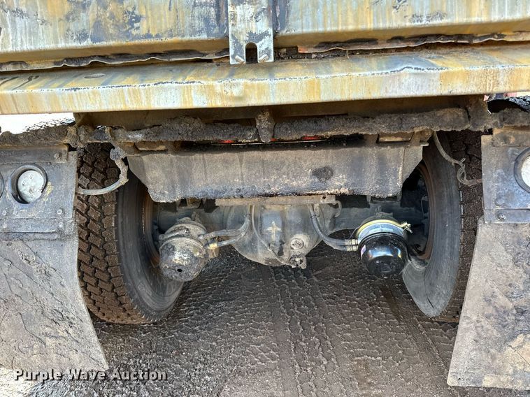 image for item DO3175 2002 Kenworth  T800 dump truck