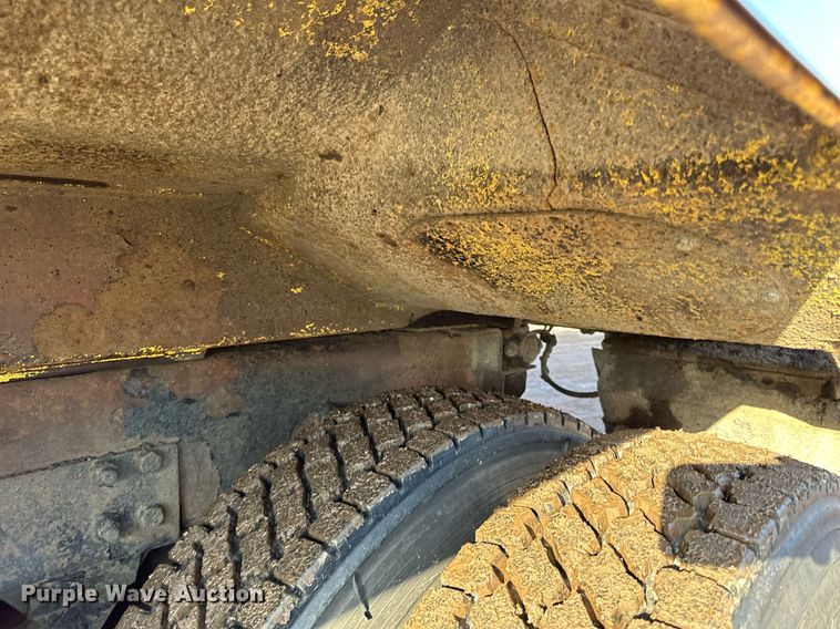 image for item DO3175 2002 Kenworth  T800 dump truck