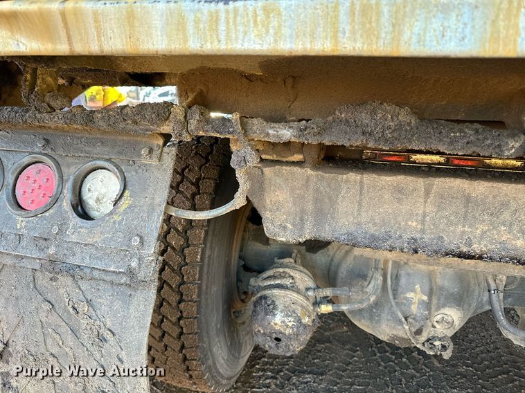 image for item DO3175 2002 Kenworth  T800 dump truck