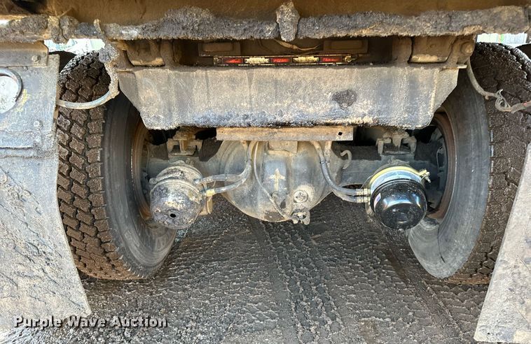 image for item DO3175 2002 Kenworth  T800 dump truck