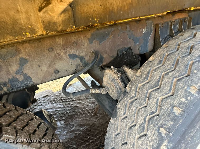 image for item DO3175 2002 Kenworth  T800 dump truck