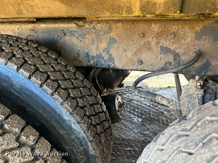 image for item DO3175 2002 Kenworth  T800 dump truck