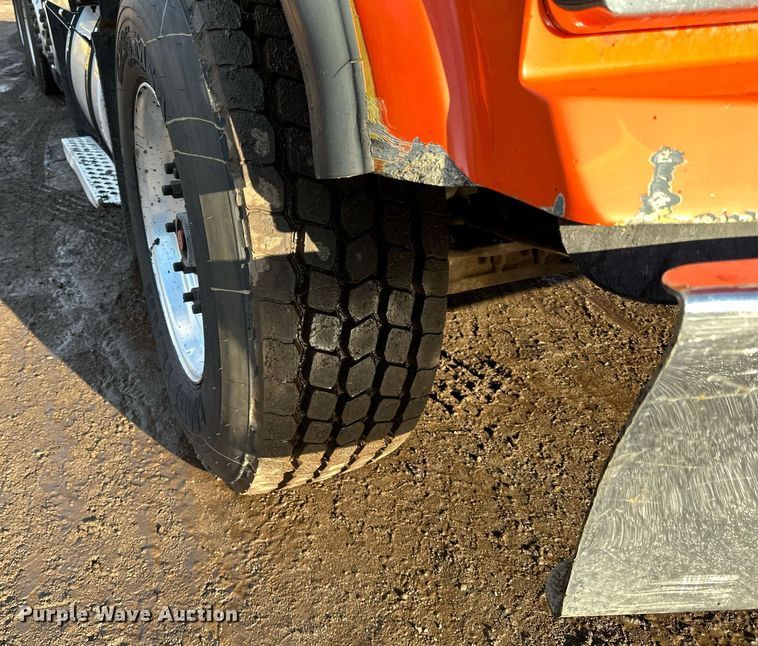 image for item DO3175 2002 Kenworth  T800 dump truck