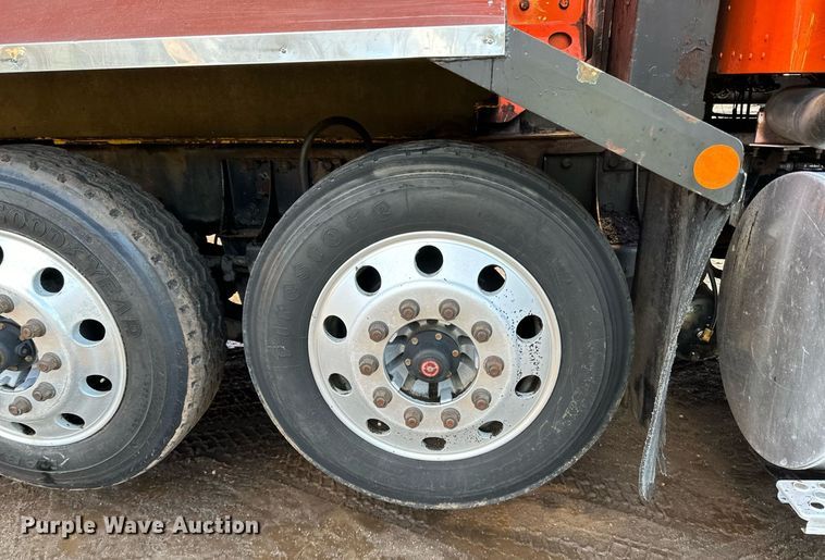 image for item DO3175 2002 Kenworth  T800 dump truck