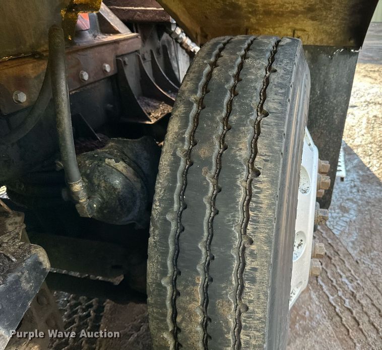 image for item DO3175 2002 Kenworth  T800 dump truck