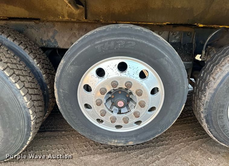 image for item DO3175 2002 Kenworth  T800 dump truck