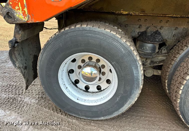 image for item DO3175 2002 Kenworth  T800 dump truck