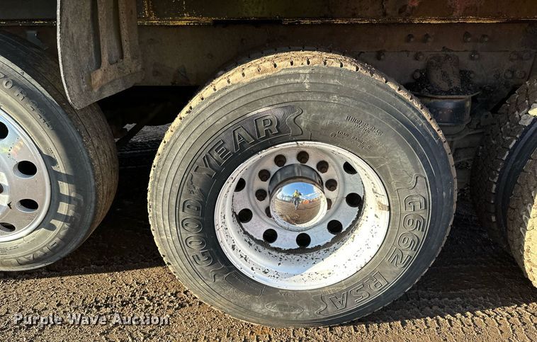 image for item DO3175 2002 Kenworth  T800 dump truck