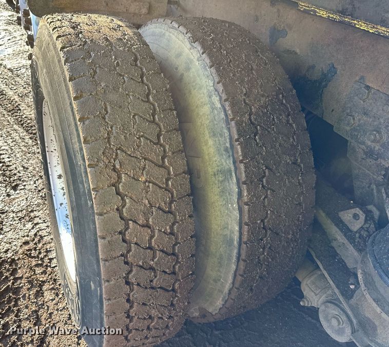 image for item DO3175 2002 Kenworth  T800 dump truck