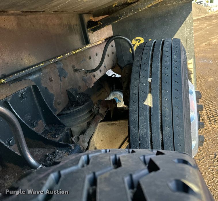 image for item DO3175 2002 Kenworth  T800 dump truck