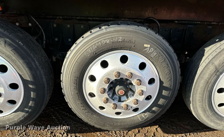 image for item DO3175 2002 Kenworth  T800 dump truck