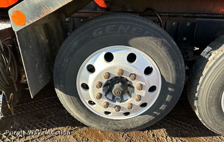 image for item DO3175 2002 Kenworth  T800 dump truck