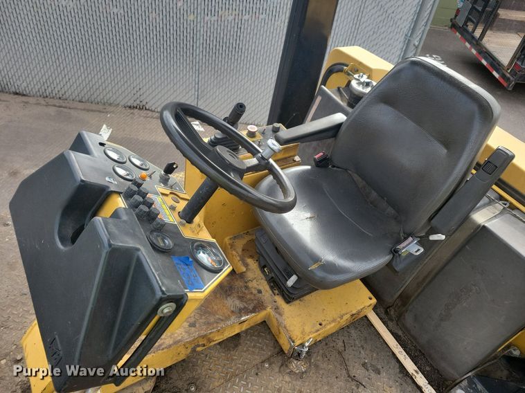 image for item DO3176 2008 Caterpillar PS150C pneumatic roller