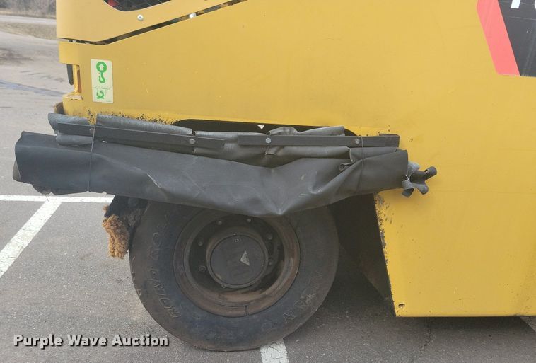 image for item DO3176 2008 Caterpillar PS150C pneumatic roller