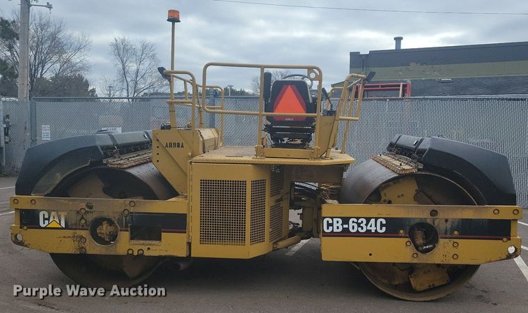 image for item DO3177 1998 Caterpillar CB-634C double drum vibratory roller