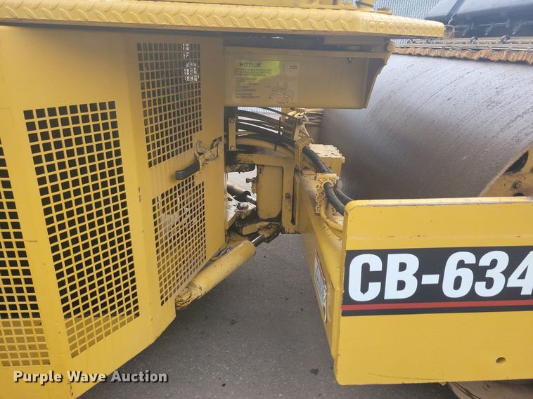 image for item DO3177 1998 Caterpillar CB-634C double drum vibratory roller