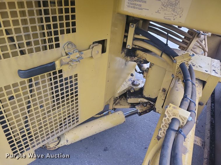 image for item DO3177 1998 Caterpillar CB-634C double drum vibratory roller