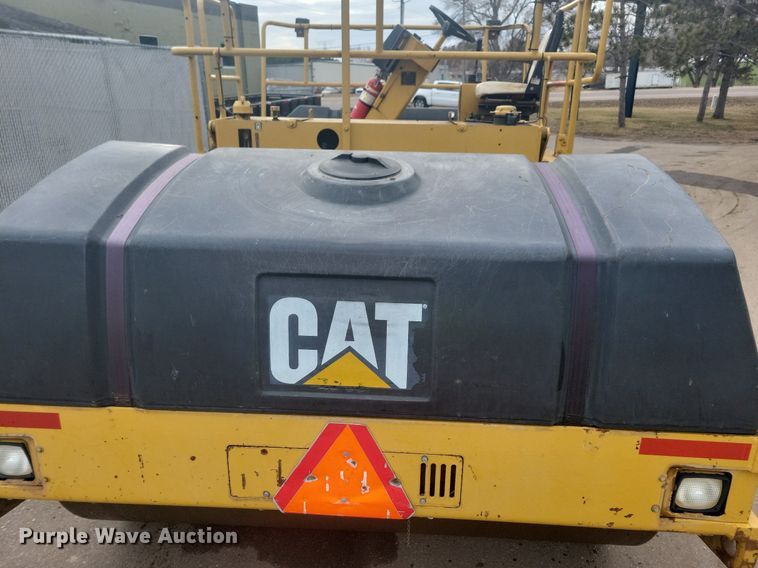 image for item DO3177 1998 Caterpillar CB-634C double drum vibratory roller