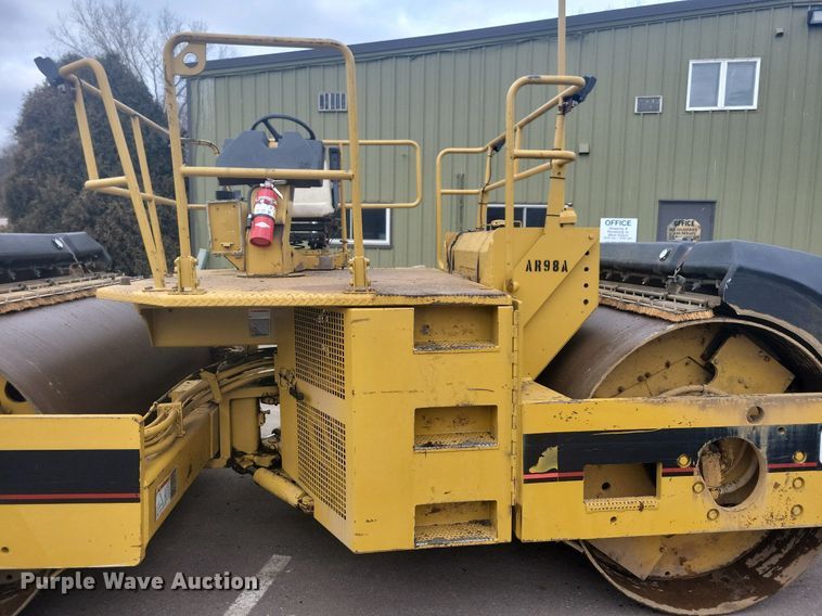 image for item DO3177 1998 Caterpillar CB-634C double drum vibratory roller