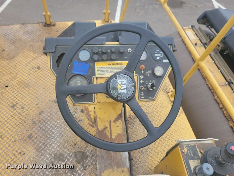 image for item DO3177 1998 Caterpillar CB-634C double drum vibratory roller