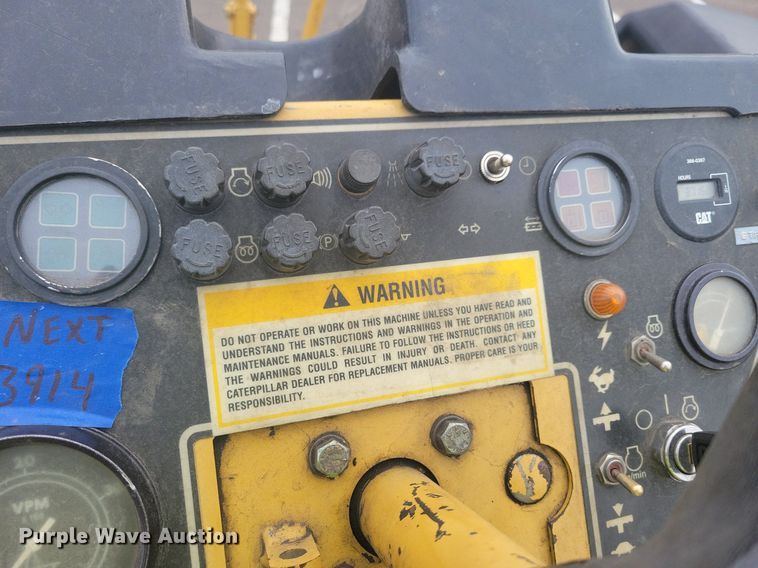 image for item DO3177 1998 Caterpillar CB-634C double drum vibratory roller