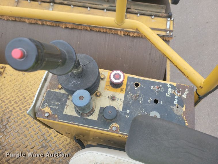 image for item DO3177 1998 Caterpillar CB-634C double drum vibratory roller