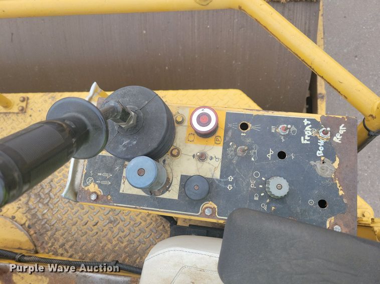 image for item DO3177 1998 Caterpillar CB-634C double drum vibratory roller