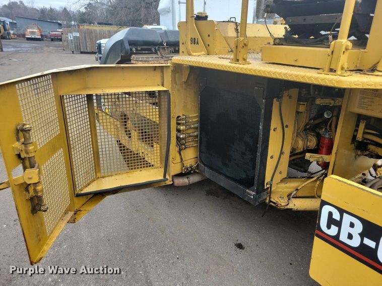 image for item DO3177 1998 Caterpillar CB-634C double drum vibratory roller