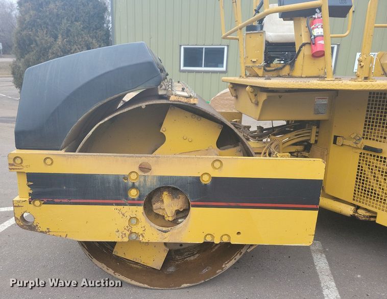 image for item DO3177 1998 Caterpillar CB-634C double drum vibratory roller