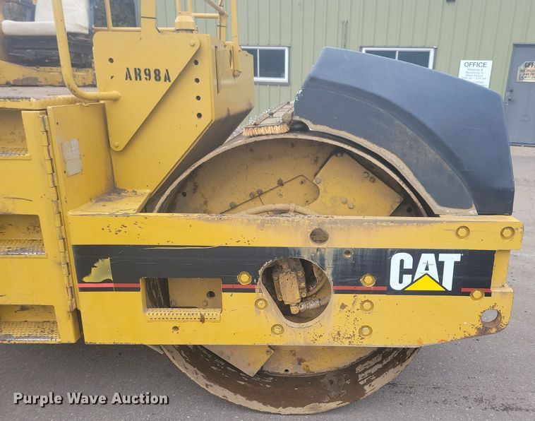 image for item DO3177 1998 Caterpillar CB-634C double drum vibratory roller