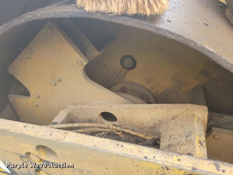 image for item DO3177 1998 Caterpillar CB-634C double drum vibratory roller