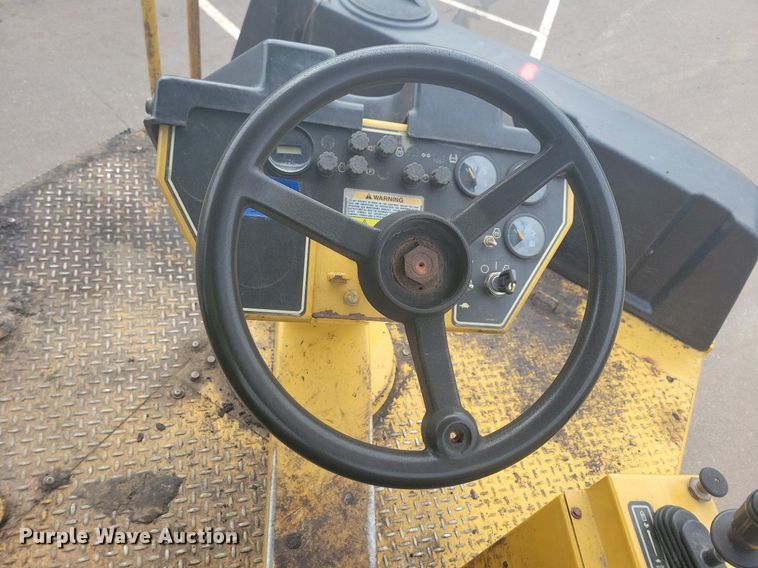 image for item DO3178 2006 Caterpillar PS150C pneumatic roller