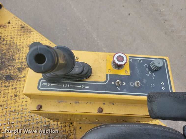 image for item DO3178 2006 Caterpillar PS150C pneumatic roller