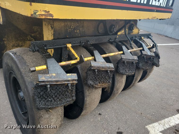 image for item DO3178 2006 Caterpillar PS150C pneumatic roller
