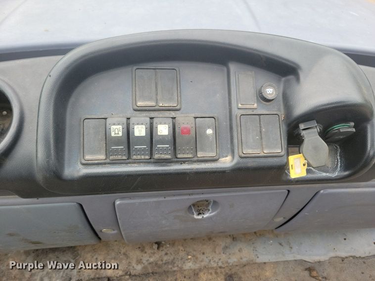 image for item DO3179 2016 HAMM GRW280i pneumatic roller