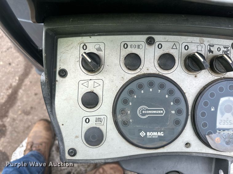 image for item DO3180 2016 Bomag BW138 AD-5 double drum vibratory roller