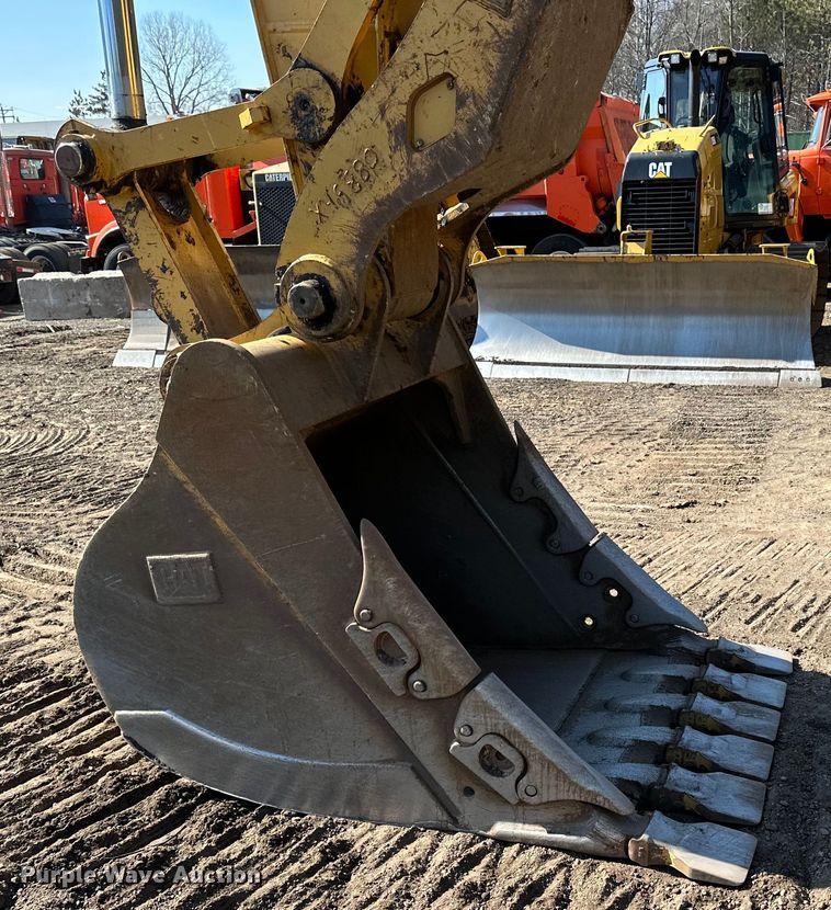 image for item DO3182 2015 Caterpillar 323FL excavator