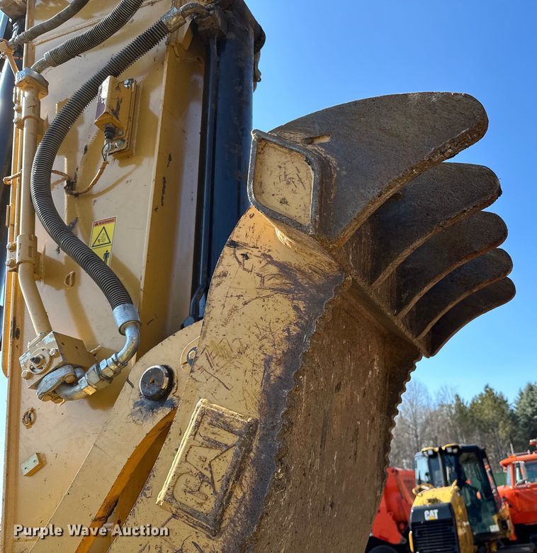 image for item DO3182 2015 Caterpillar 323FL excavator